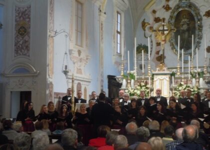 4 cori ad esibirsi al Festival Corale Internazionale in Toscana. La prima esibizione a Incisa Valdarno del Coro Cantate Deo di Tychy-Czulow